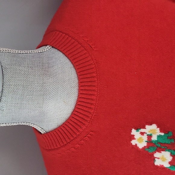 Red Deer Pattern Sweater - Picture 2 of 11